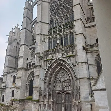 Le Parvis - Vue Cathedrale - Plein Centre Beauvais